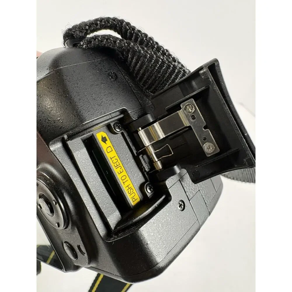 Nikon D3000 DSLR Camera Body EN-EL9 Battery Charger Strap Tested No Lens Kit